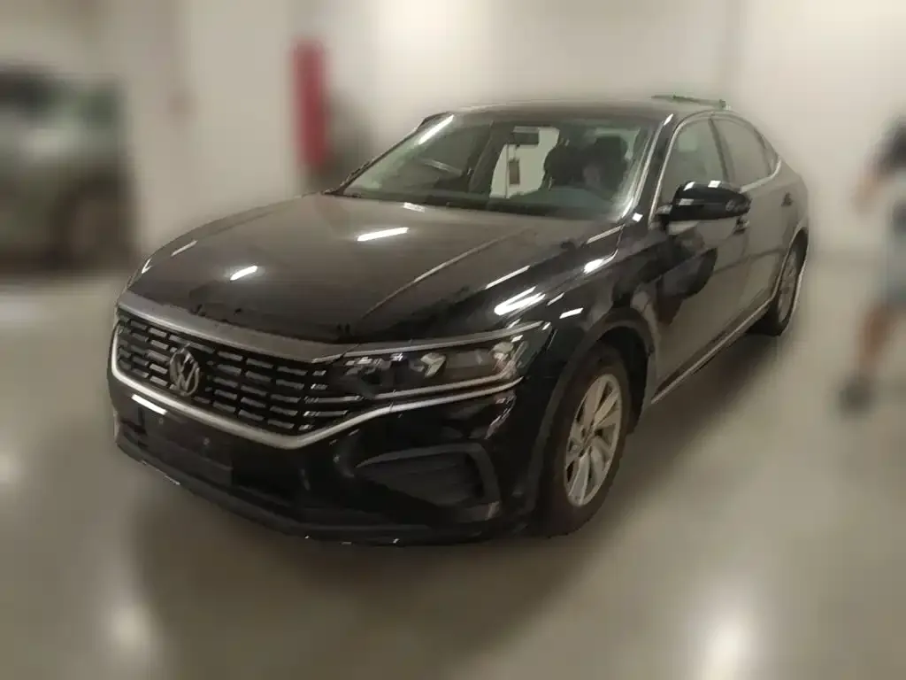 Volkswagen Passat — фото 1