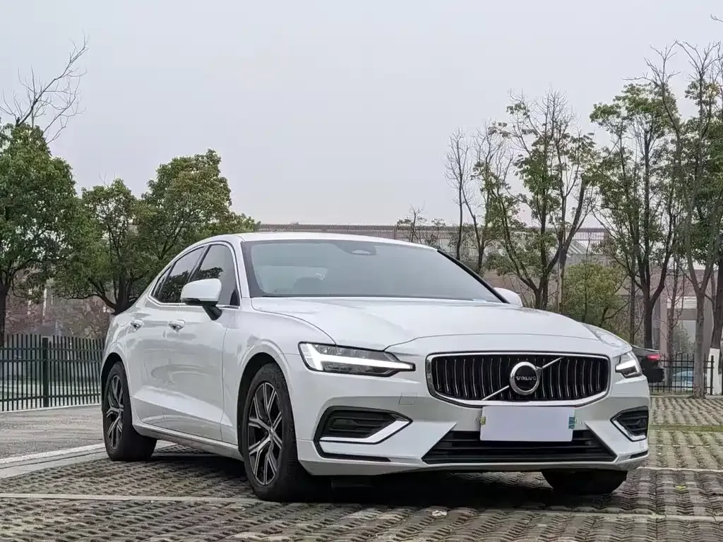 Volvo S60 — фото 9