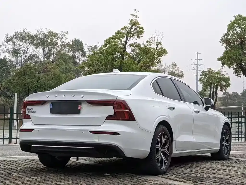 Volvo S60 — фото 4