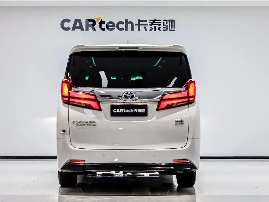 Toyota Alphard — фото 6