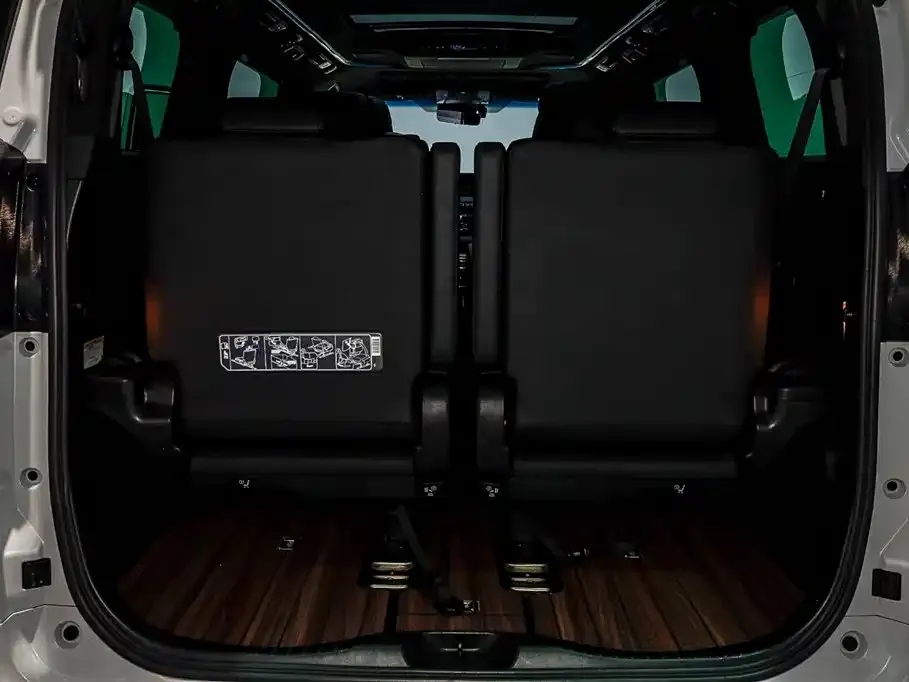 Toyota Alphard — фото 2