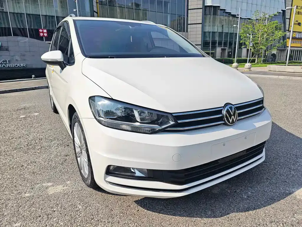 Volkswagen Touran — фото 10