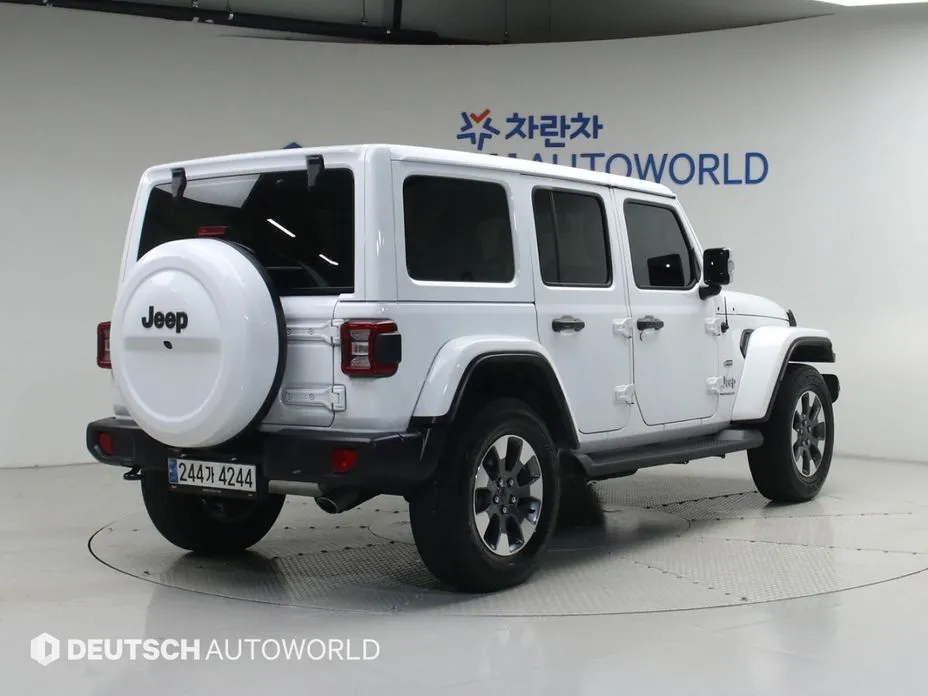 Jeep Wrangler — фото 8