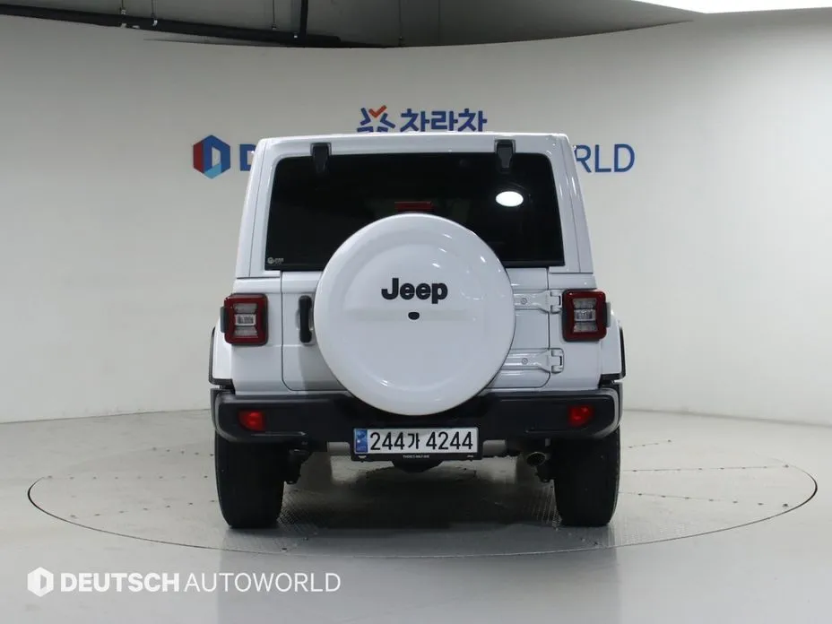 Jeep Wrangler — фото 6