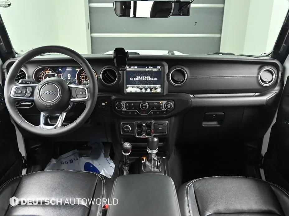 Jeep Wrangler — фото 10