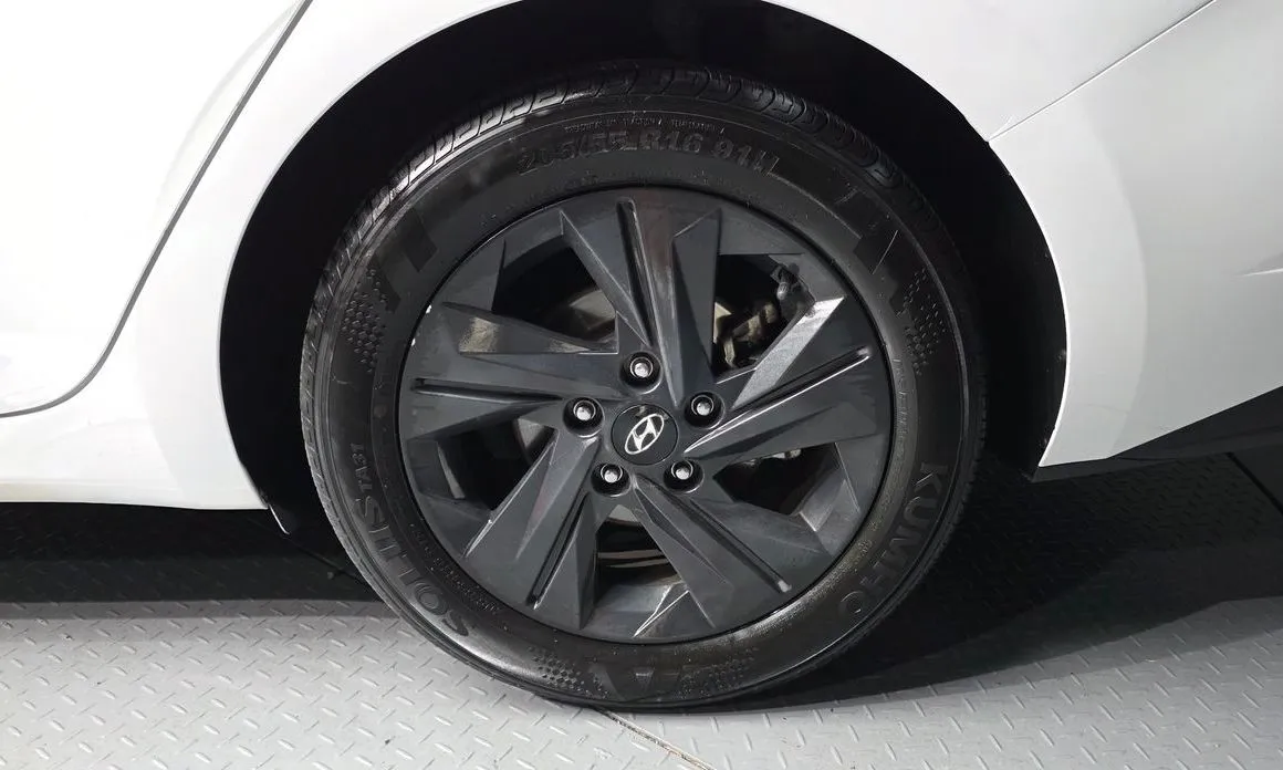 Hyundai AVANTE — фото 2