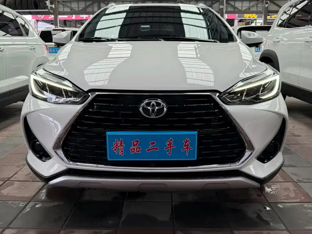 Toyota Yaris L — фото 2
