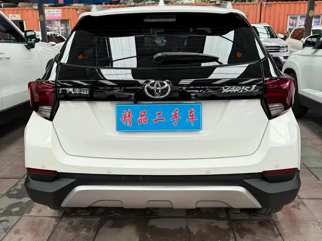 Toyota Yaris L — фото 10