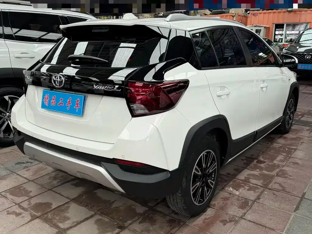 Toyota Yaris L — фото 8