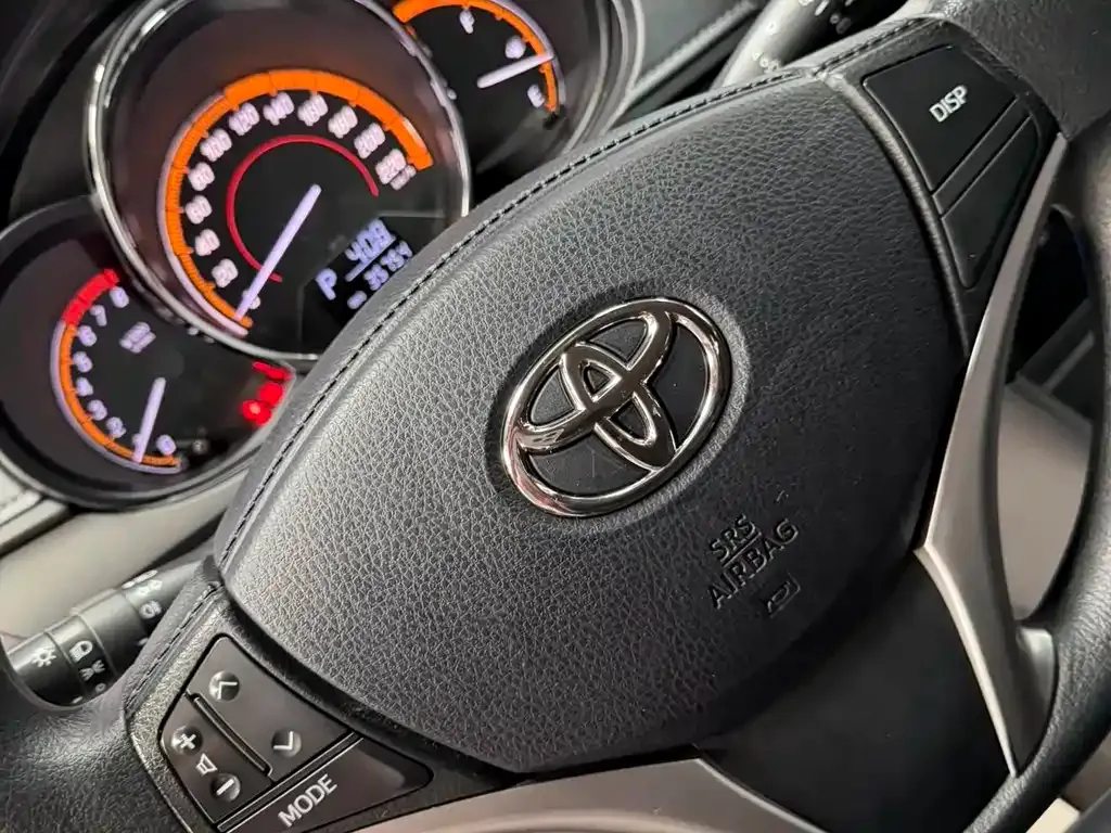 Toyota Yaris L — фото 7
