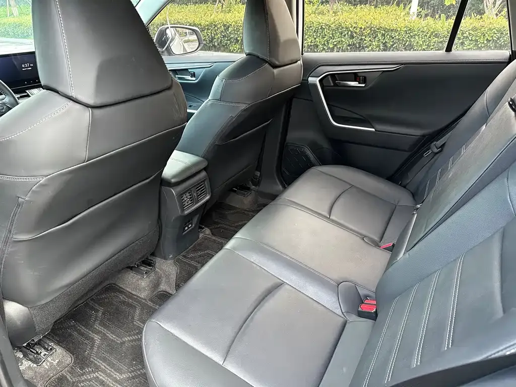 Toyota RAV4 — фото 3