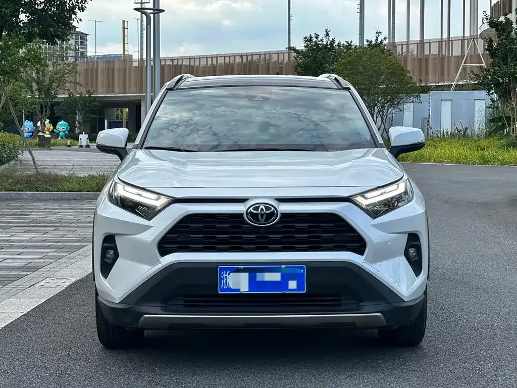 Toyota RAV4 — фото 8