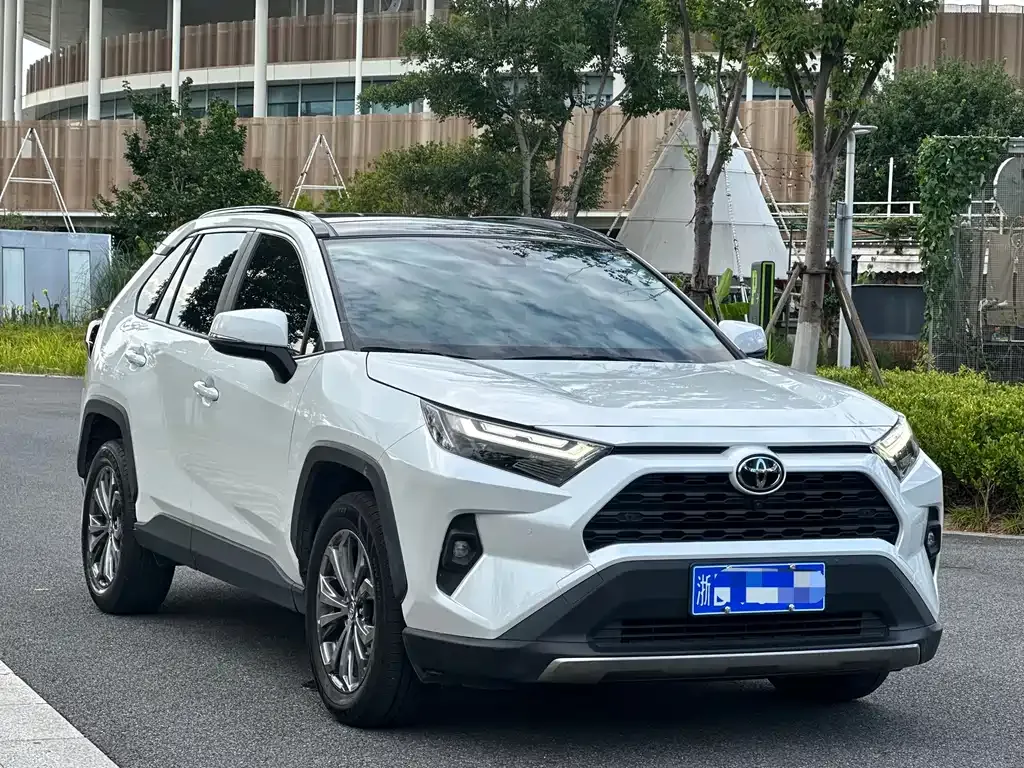 Toyota RAV4 — фото 9