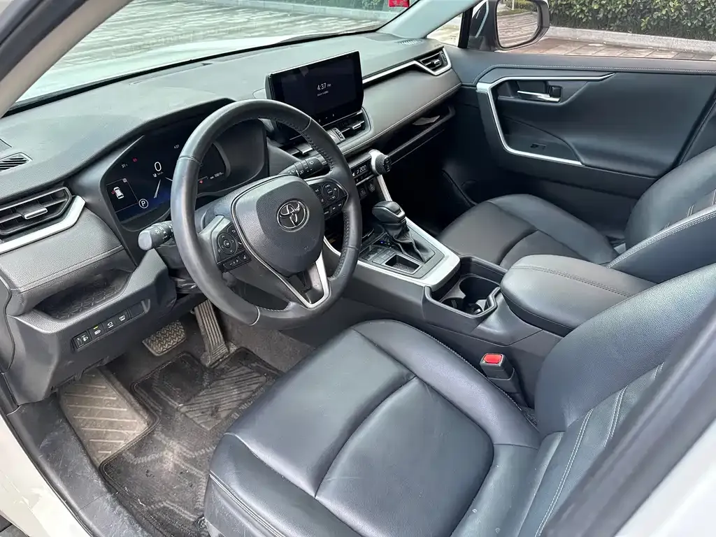 Toyota RAV4 — фото 7