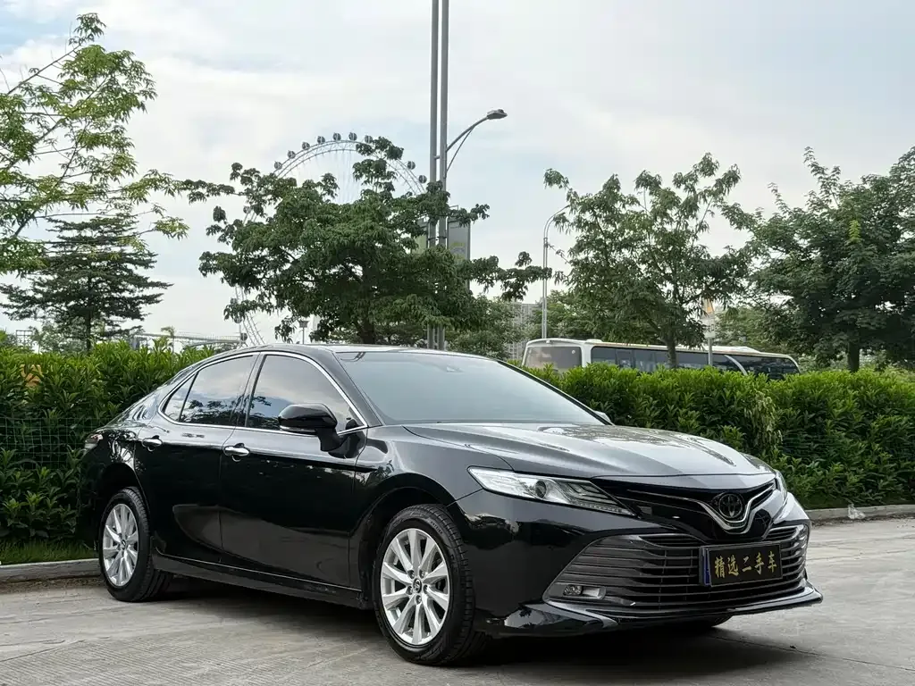 Toyota Camry — фото 4
