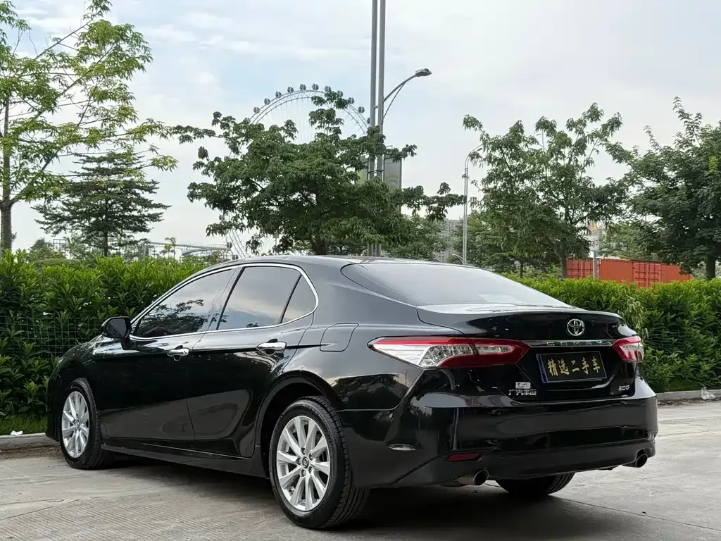 Toyota Camry — фото 10