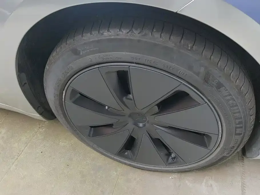 Tesla Model 3 — фото 3