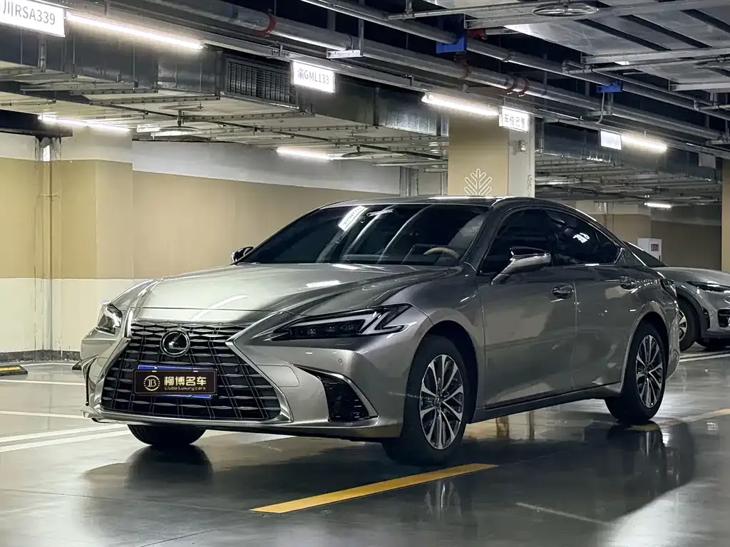 Lexus ES — фото 1