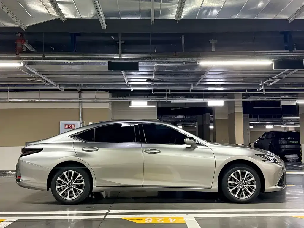 Lexus ES — фото 7