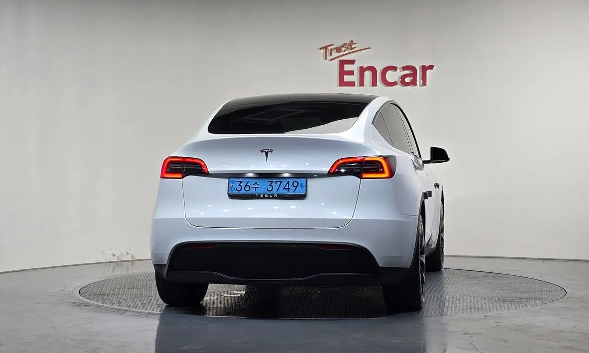 Tesla Model Y 2023 из KR, фото 2