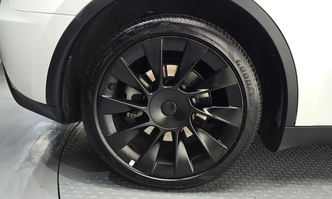 Tesla Model Y 2023 из KR, фото 6