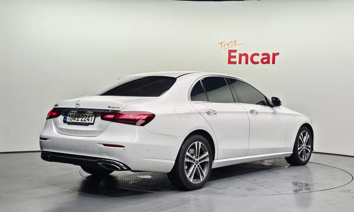 Mercedes-Benz E-Class — фото 2