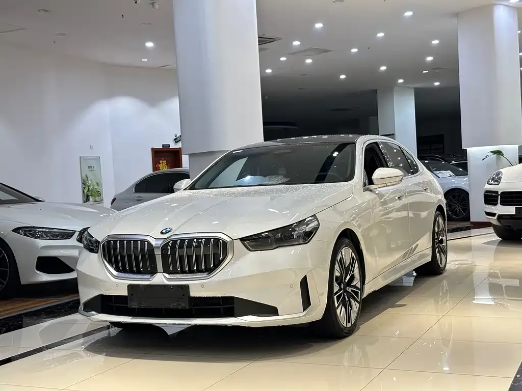 BMW 5 Series — фото 1
