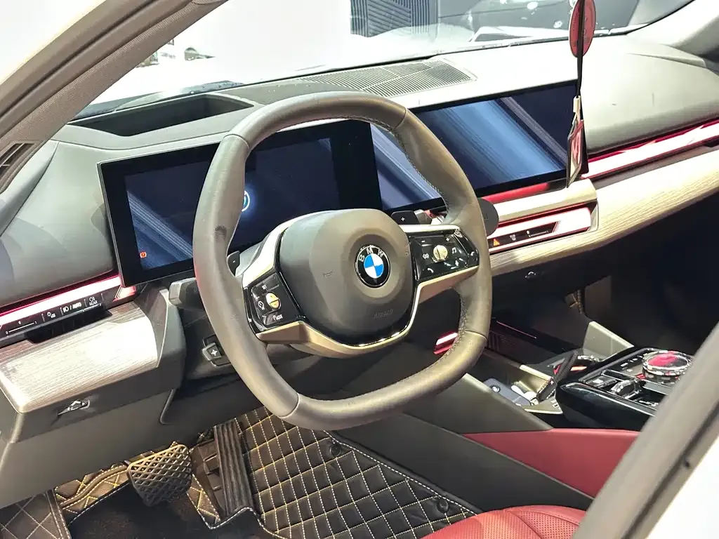 BMW 5 Series — фото 4