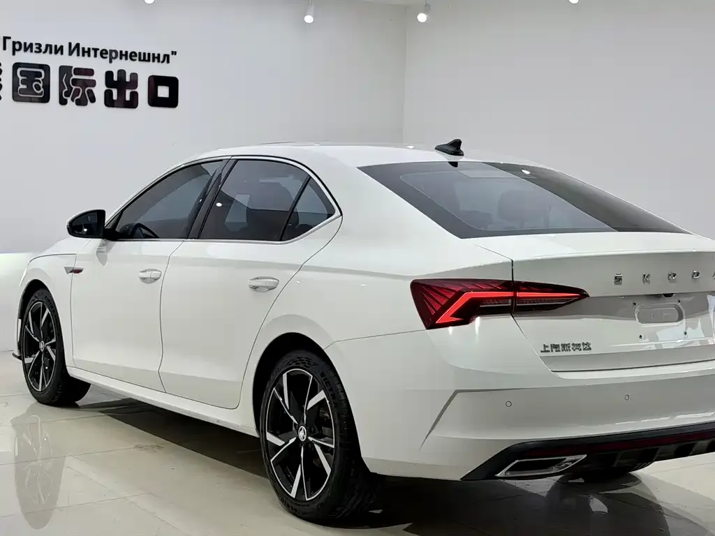 Skoda Octavia — фото 7