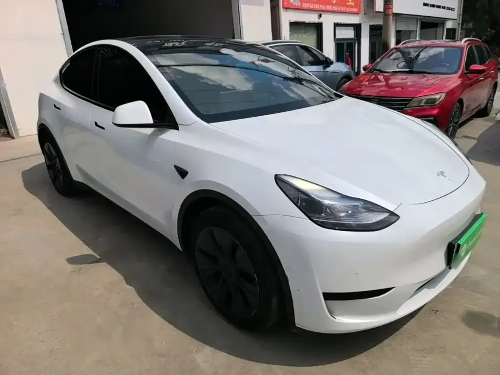 Tesla Model Y — фото 10