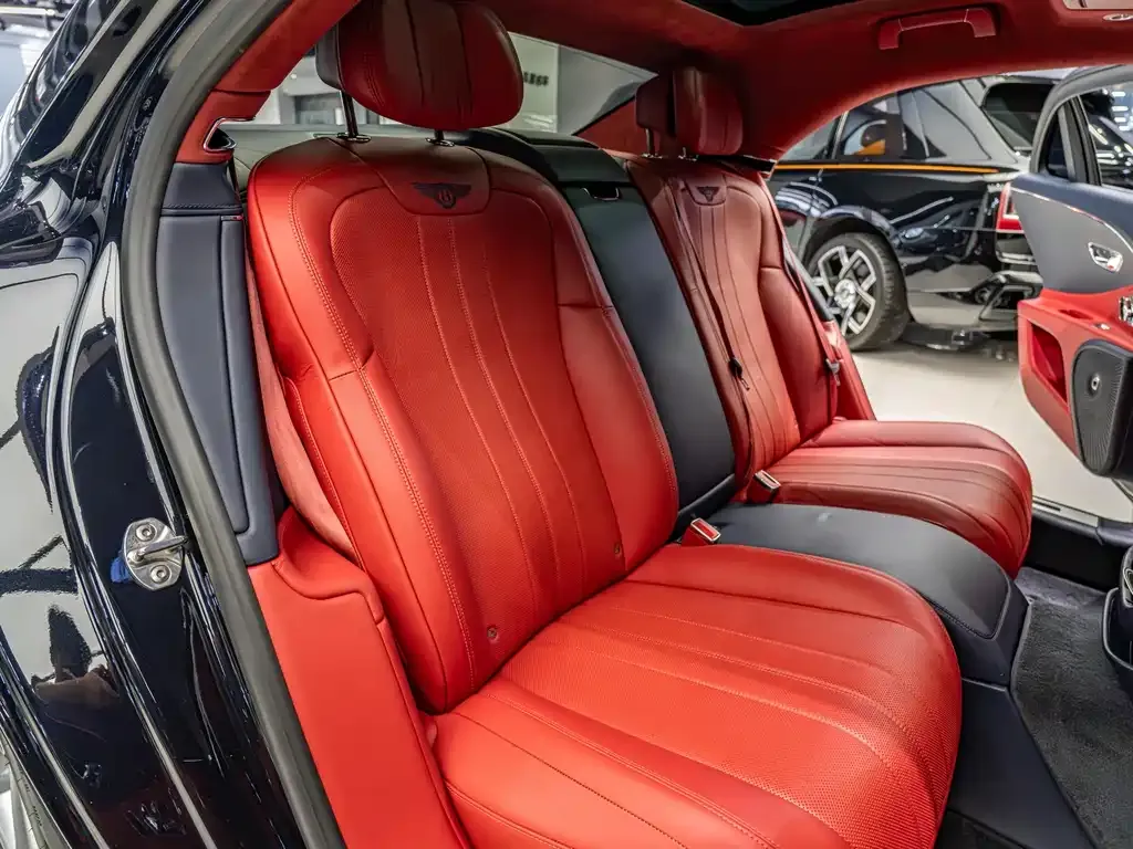 Bentley Flying Spur — фото 10