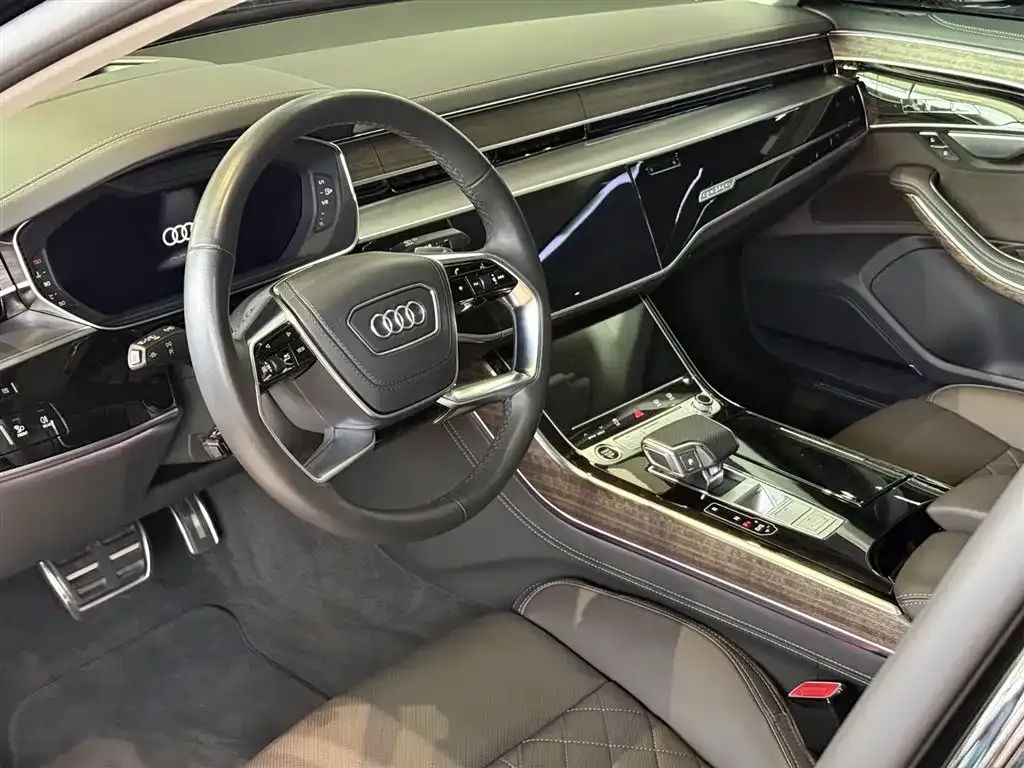 Audi A8 — фото 6