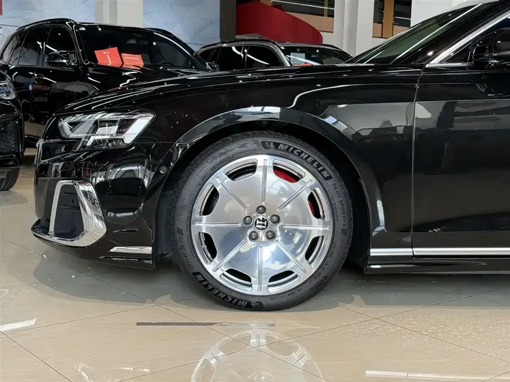 Audi A8 — фото 5