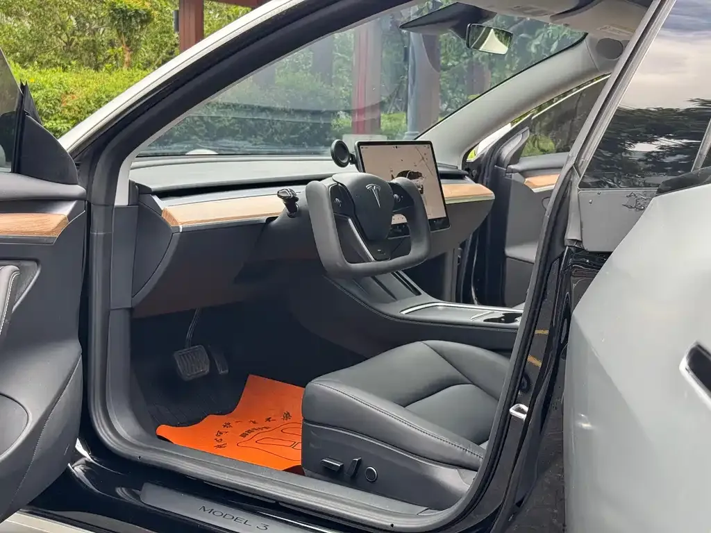 Tesla Model 3 — фото 4
