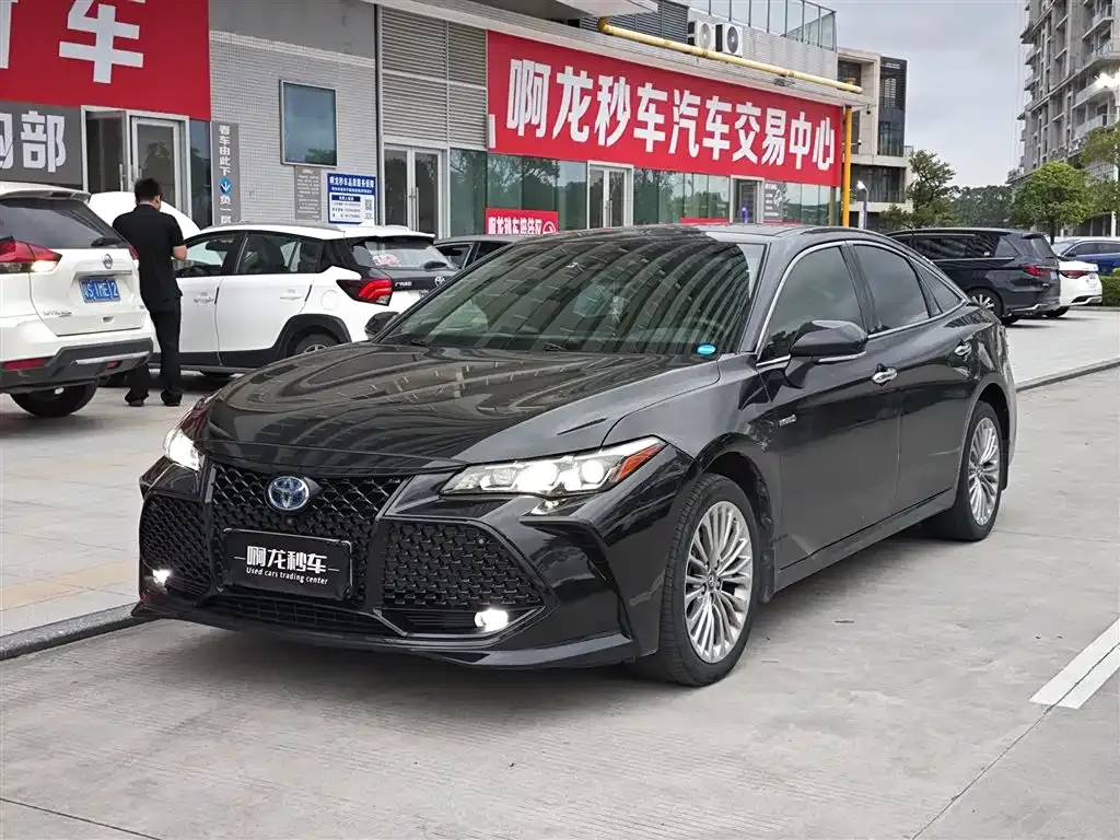Toyota Avalon — фото 1