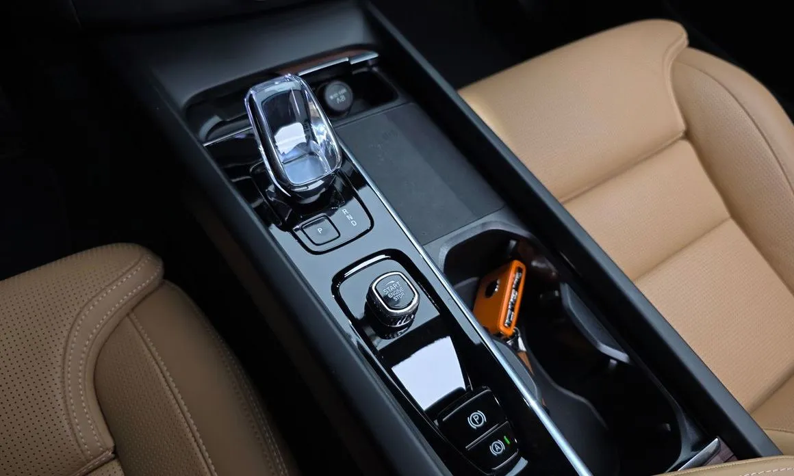 Volvo XC60 2025 из KR, фото 10