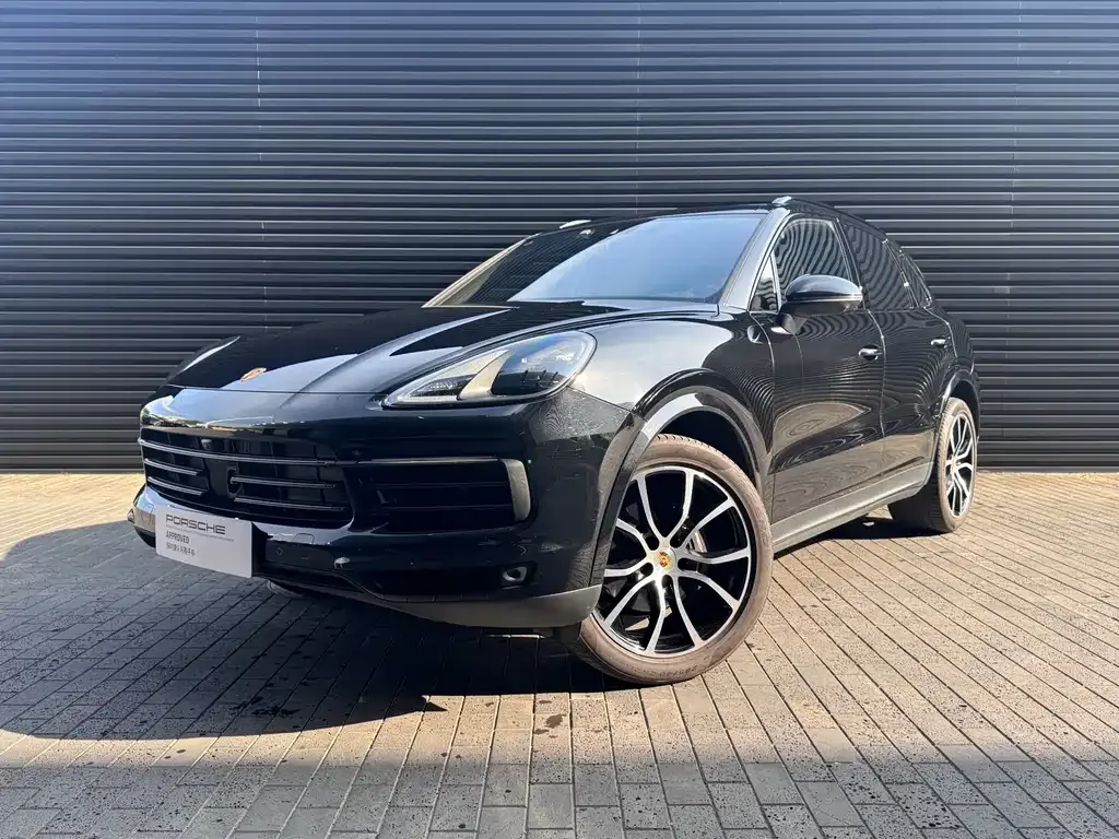 Porsche Cayenne — фото 1