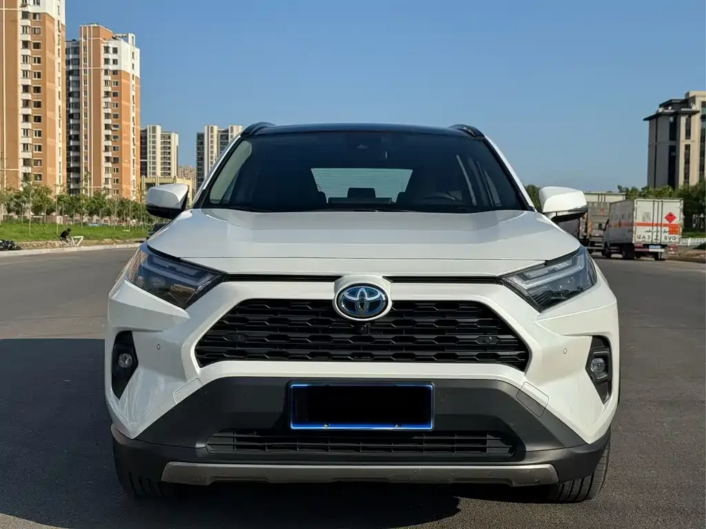 Toyota RAV4 — фото 1