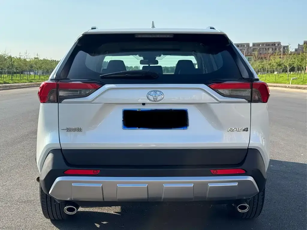 Toyota RAV4 — фото 4