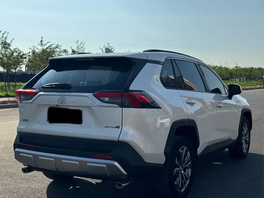 Toyota RAV4 — фото 3