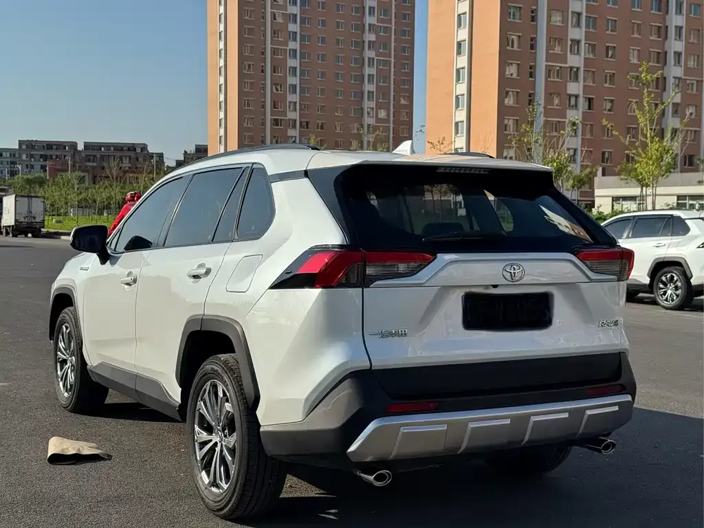 Toyota RAV4 — фото 2