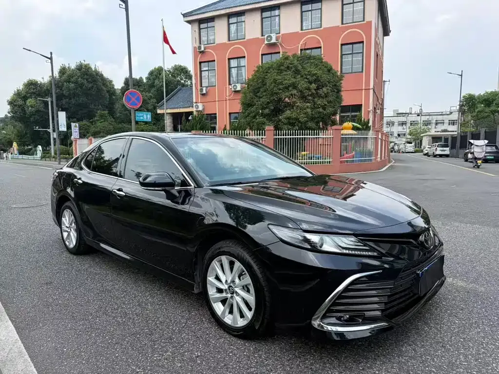 Toyota Camry — фото 6