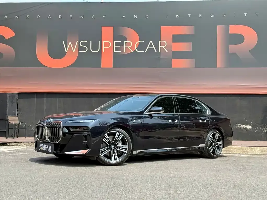 BMW i7 — фото 1