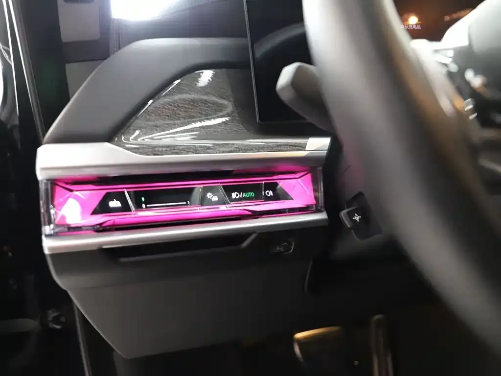 BMW i7 — фото 4