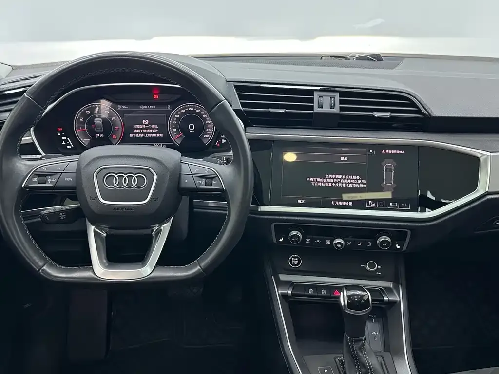 Audi Q3 — фото 10