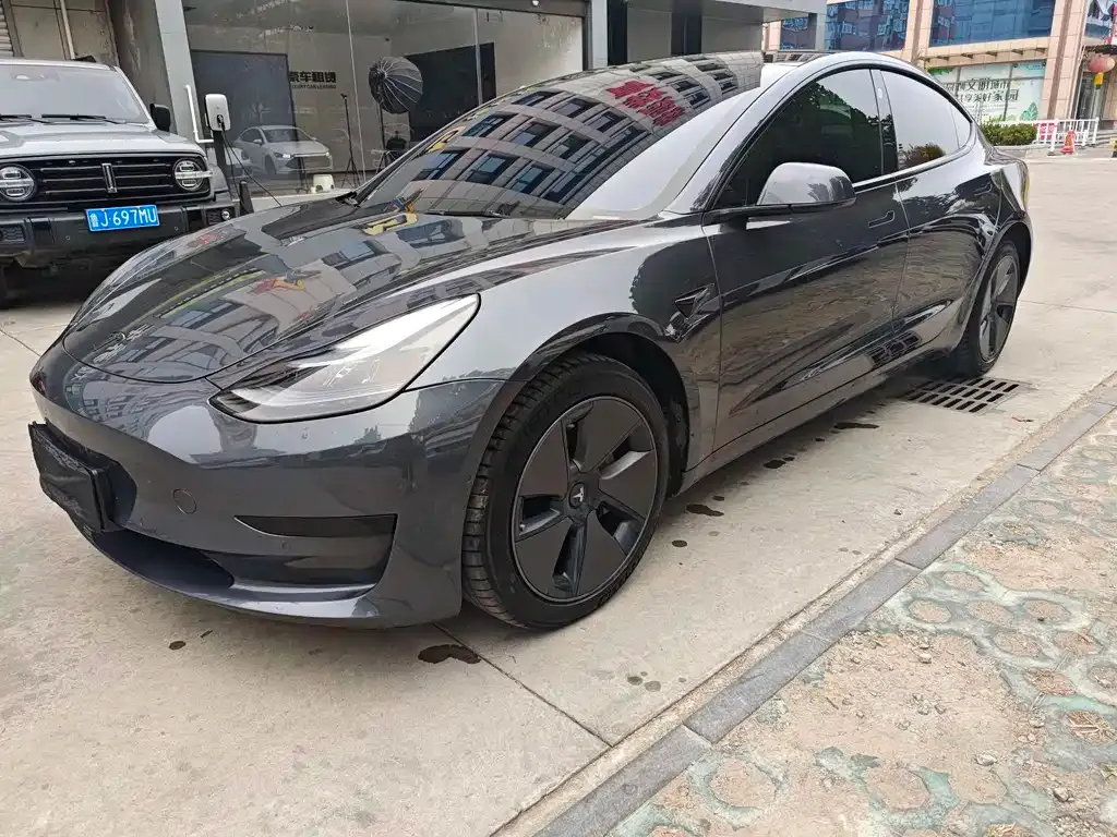 Tesla Model 3 — фото 1