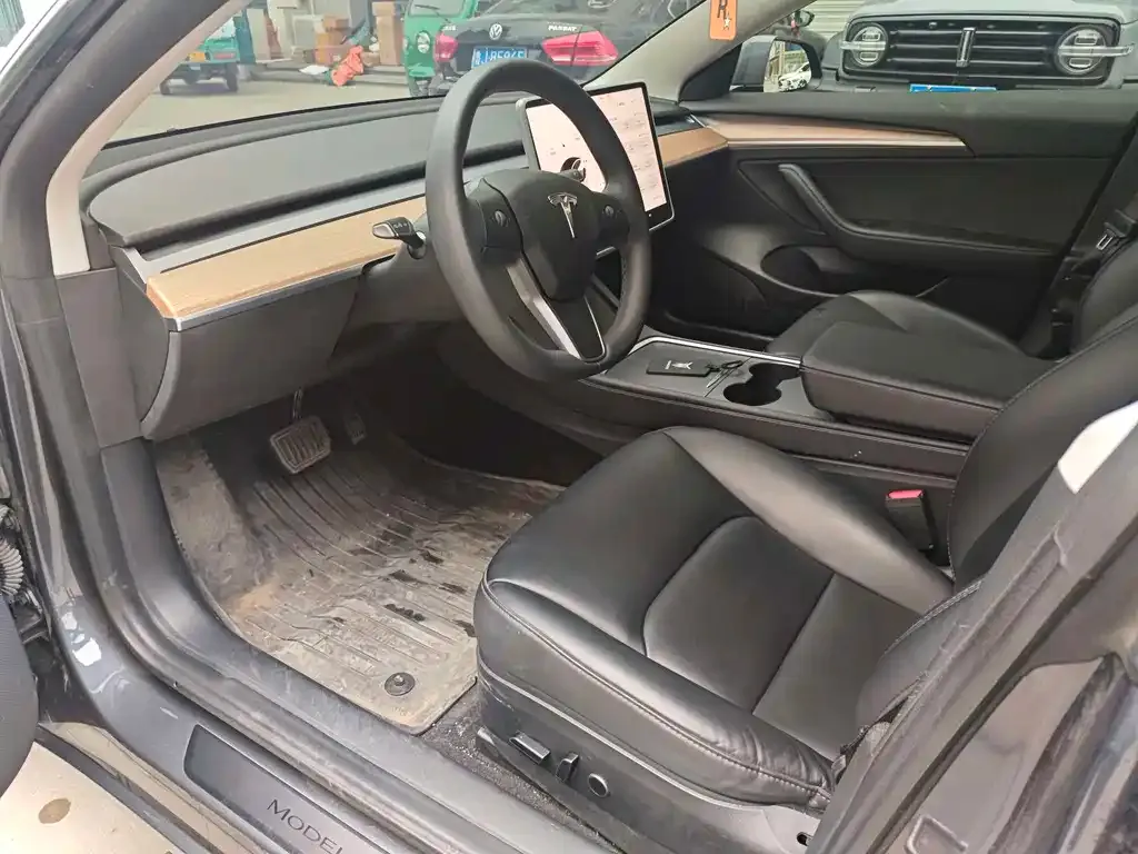 Tesla Model 3 — фото 2