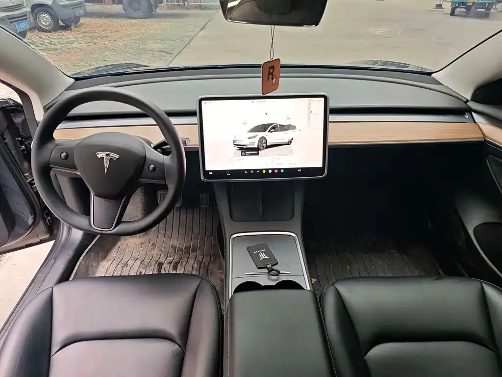 Tesla Model 3 — фото 9