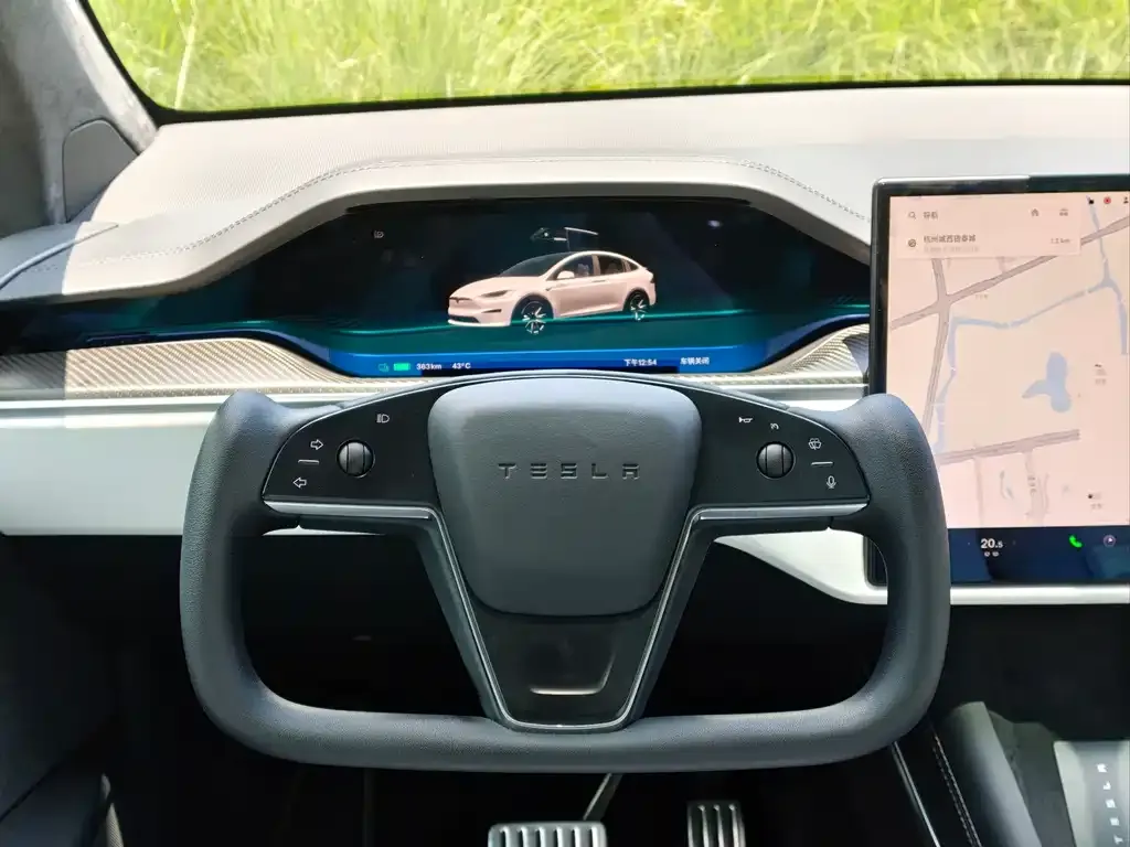 Tesla Model X — фото 4