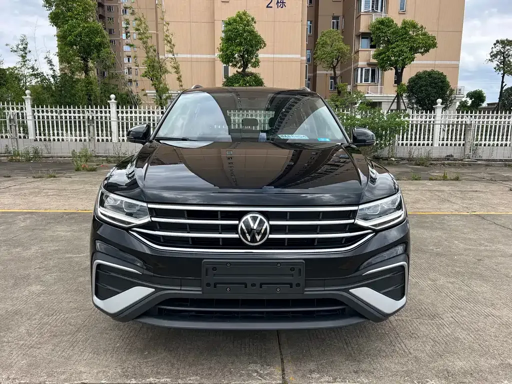 Volkswagen Tiguan L — фото 8